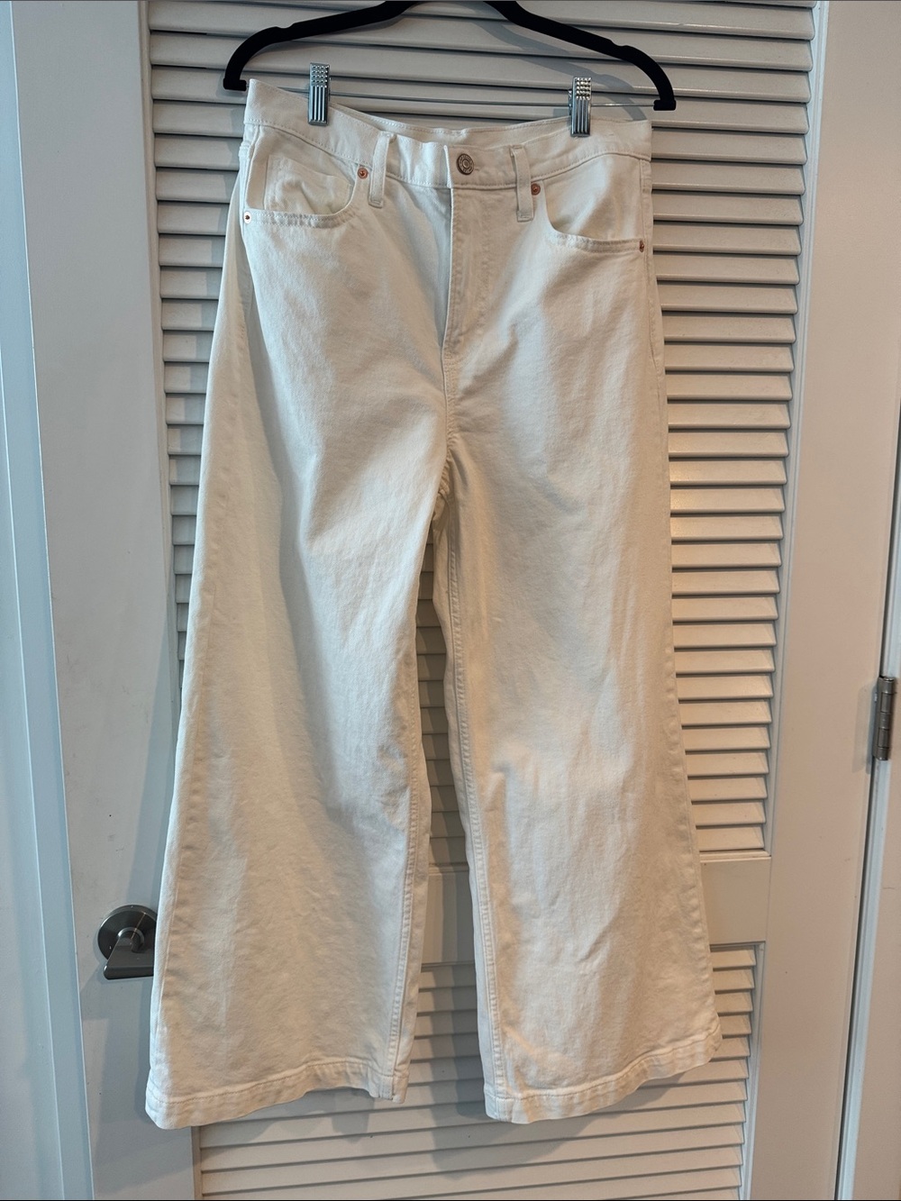 Never Worn. Gap Wide-Leg Jeans. 26” inseam